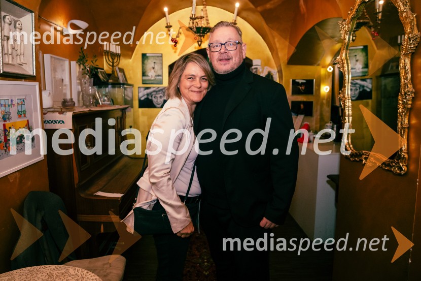  Manca Majeršič Sevšek, dramaturginja;  Robert Waltl, direktor, Mini teaterNafta, premiera predstave v Mini teatru