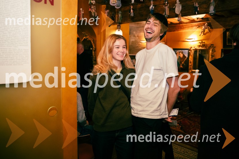  ... ;  Lin Martin Japelj, ScenografNafta, premiera predstave v Mini teatru