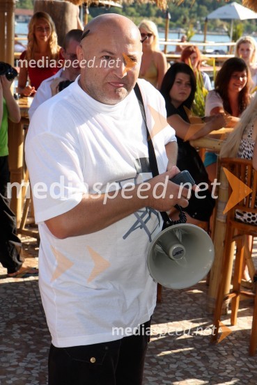 Nenad Muždeka, režiserAlya, snemanje videospota za pesem Brazil