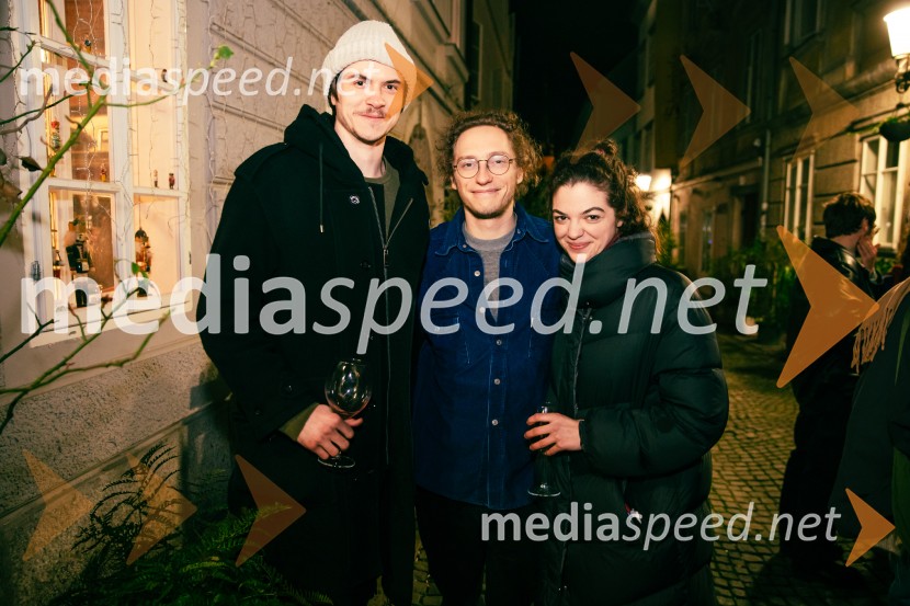  Lovro Zafred, igralec;  Filip  Mramor, igralec;  Diana  Kolenc, igralkaNafta, premiera predstave v Mini teatru