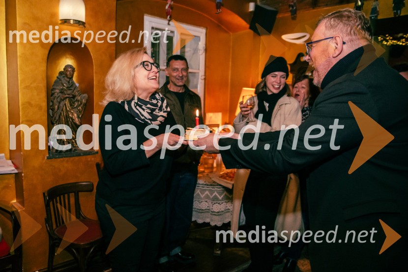  Nataša Barbara Gračner, režiserka in igralka;  Robert Waltl, direktor, Mini teaterNafta, premiera predstave v Mini teatru