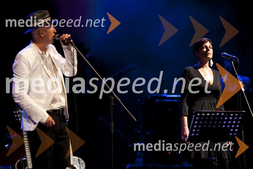 Vlado Kreslin, pevec in glasbenik ter Gabriella Gabrielli, italjanska pevkaVlado Kreslin z gosti, koncert v Križankah