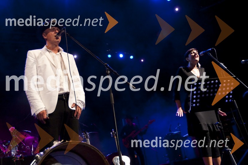 Vlado Kreslin, pevec in glasbenik ter Gabriella Gabrielli, italjanska pevkaVlado Kreslin z gosti, koncert v Križankah