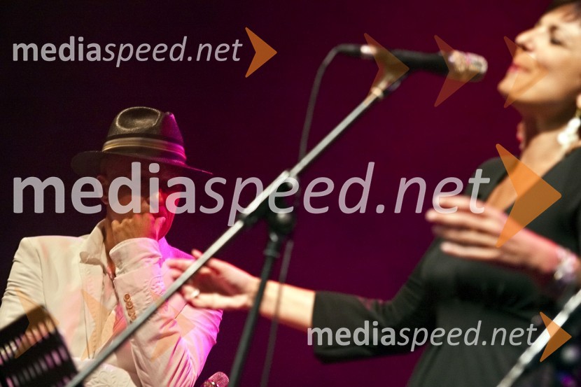 Vlado Kreslin, pevec in glasbenik ter Gabriella Gabrielli, italjanska pevkaVlado Kreslin z gosti, koncert v Križankah