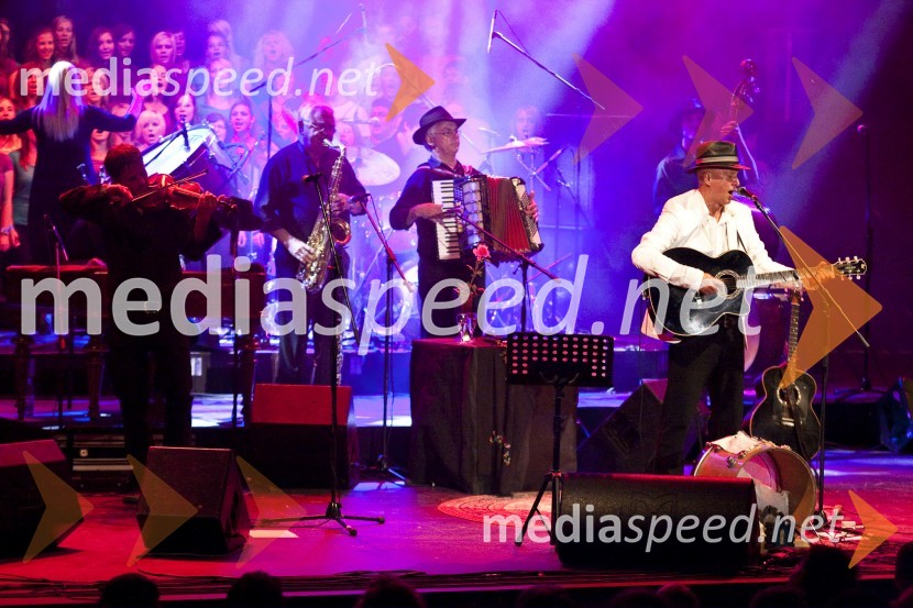 Koncert Vlada Kreslina z gosti v ljubljanskih KrižankahVlado Kreslin z gosti, koncert v Križankah