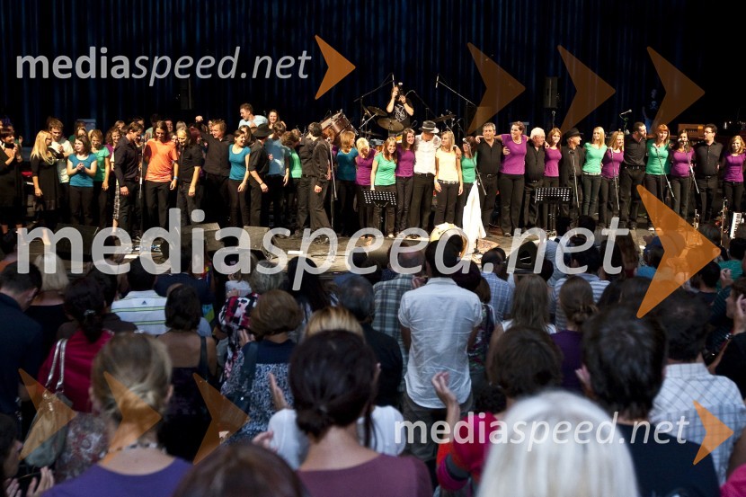 Koncert Vlada Kreslina z gosti v ljubljanskih KrižankahVlado Kreslin z gosti, koncert v Križankah