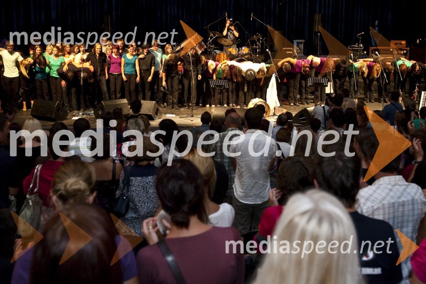 Koncert Vlada Kreslina z gosti v ljubljanskih KrižankahVlado Kreslin z gosti, koncert v Križankah