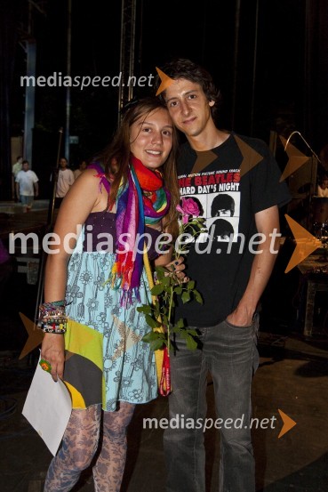 Anže Palka, glasbenik in organizator Flamenco festivala ter njegovo dekle NinaVlado Kreslin z gosti, koncert v Križankah