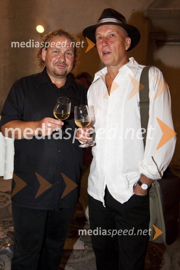 Darko Brlek, direktor Festivala Ljubljana in Vlado Kreslin, pevec in glasbenikVlado Kreslin z gosti, koncert v Križankah