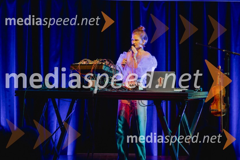  Maarja Nuut, pevka28. Pripovedovalski festival, odprtje