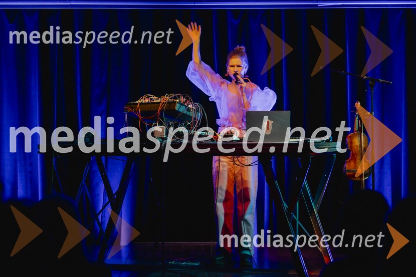  Maarja Nuut, pevka28. Pripovedovalski festival, odprtje