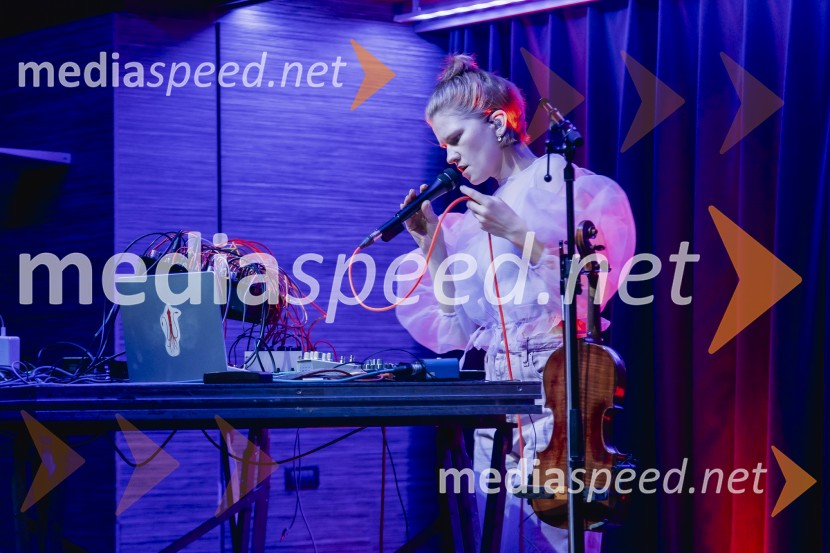  Maarja Nuut, pevka28. Pripovedovalski festival, odprtje