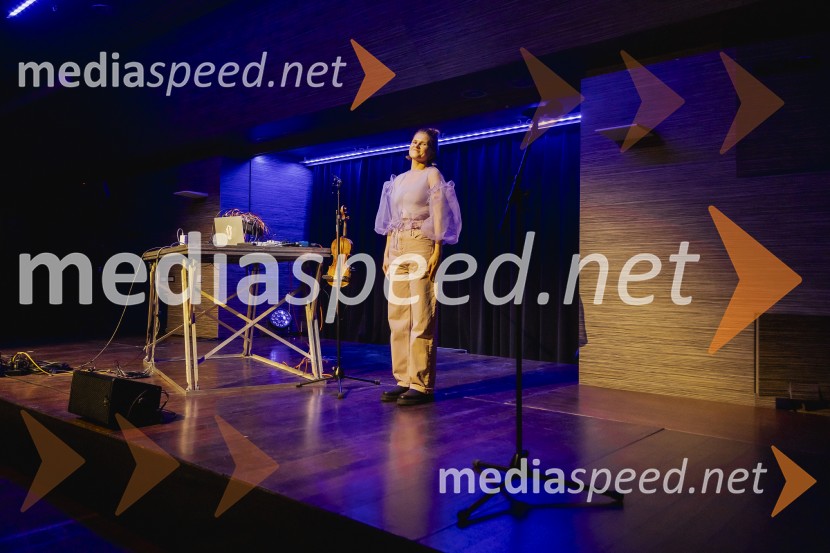  Maarja Nuut, pevka28. Pripovedovalski festival, odprtje