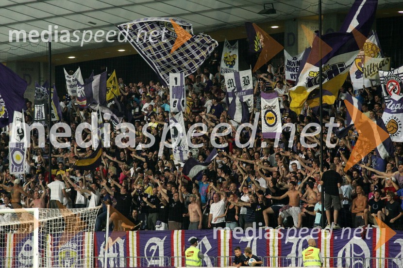 Navijači na tekmi med NK Maribor - NK Sparta PragaNogometna tekma NK Maribor - NK Sparta Praga, kvalifikacije za ligo Europa