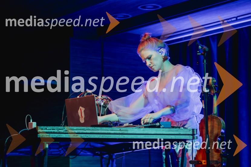  Maarja Nuut, pevka28. Pripovedovalski festival, odprtje