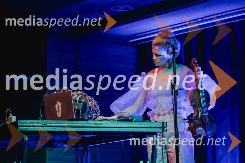  Maarja Nuut, pevka28. Pripovedovalski festival, odprtje