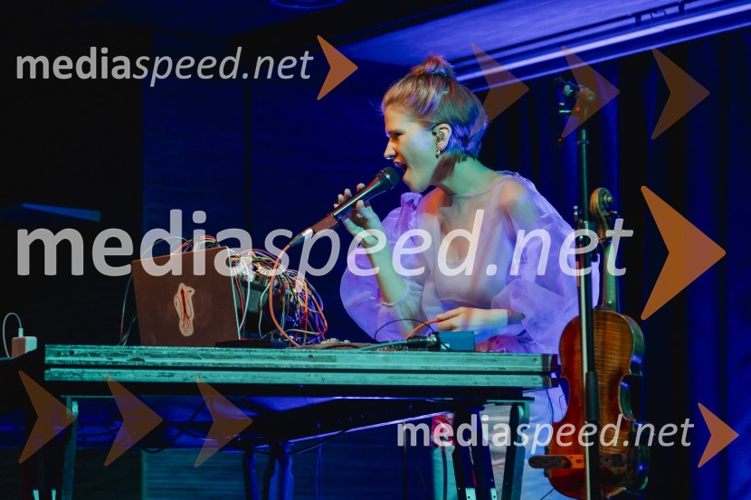  Maarja Nuut, pevka28. Pripovedovalski festival, odprtje