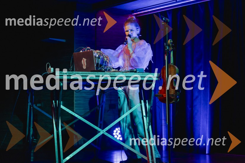  Maarja Nuut, pevka28. Pripovedovalski festival, odprtje