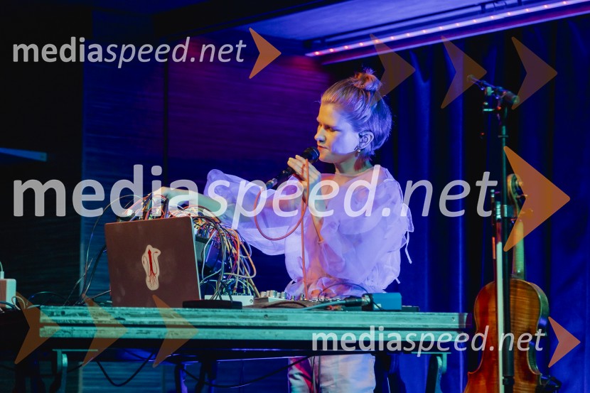  Maarja Nuut, pevka28. Pripovedovalski festival, odprtje