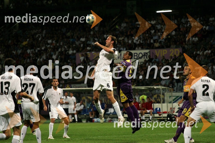 Roman Hubnik, nogometaš NK Sparta Praga in Marcos Magno Morales Tavares, nogometaš NK MariborNogometna tekma NK Maribor - NK Sparta Praga, kvalifikacije za ligo Europa