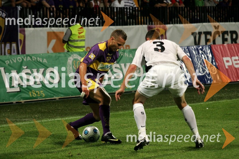 ..., nogometaš NK Maribor in Manuel Pamić, nogometaš NK Sparta PragaNogometna tekma NK Maribor - NK Sparta Praga, kvalifikacije za ligo Europa