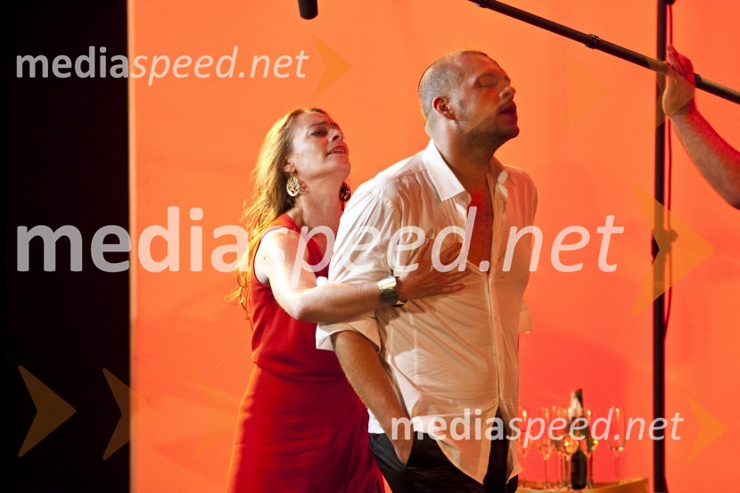 Predstava Empire (Art & Politics) avstrijsko-francoskega umetniškega kolektiva SuperamasOtvoritev festivala Mladi levi 2009