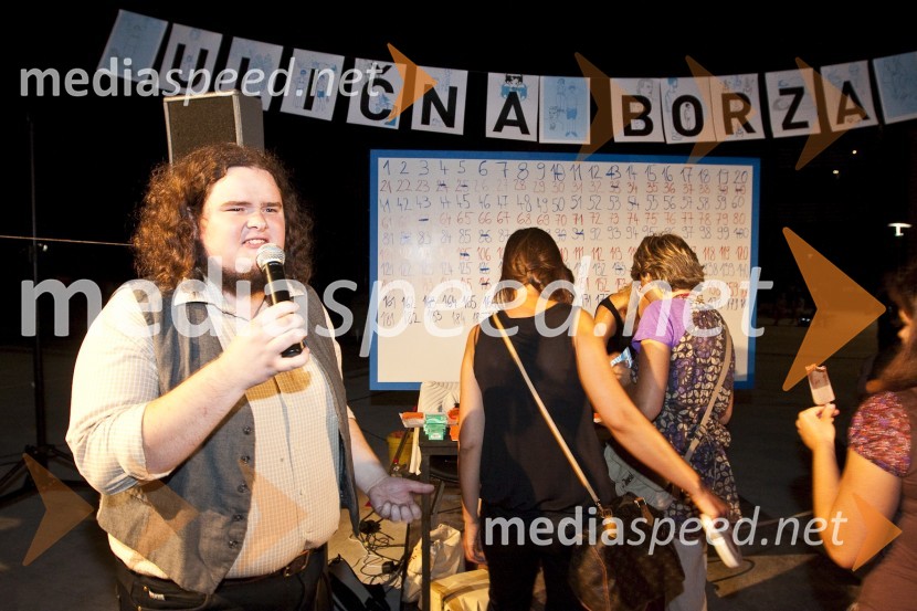 Ulinčna borza na otvoritveni zabavi Festivala Mladi levi 2009Otvoritev festivala Mladi levi 2009