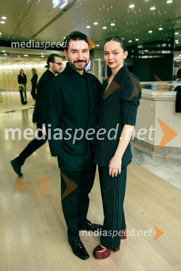  Saša Tabaković, igralec, nekdanji poslanec SMC;  Mina Švajger, igralkaKaj ti je deklica, premiera filma scenaristke in režiserke Urške Djukić