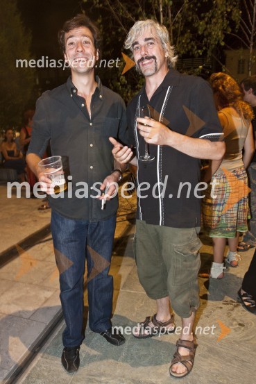 Člana umetniškega kolektiva SuperamasOtvoritev festivala Mladi levi 2009