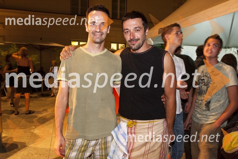 Gregor Kamnikar, plesalec in Primož Dolničar, fotograf, kuhar in mož pevke Andje MaričOtvoritev festivala Mladi levi 2009