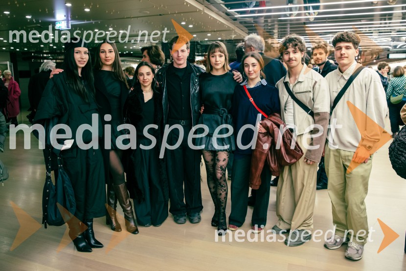  ... ;  ... ;  ... ;  ... ;  Jara Sofija Ostan, igralka;  ... ;  ... ;  ... Kaj ti je deklica, premiera filma scenaristke in režiserke Urške Djukić