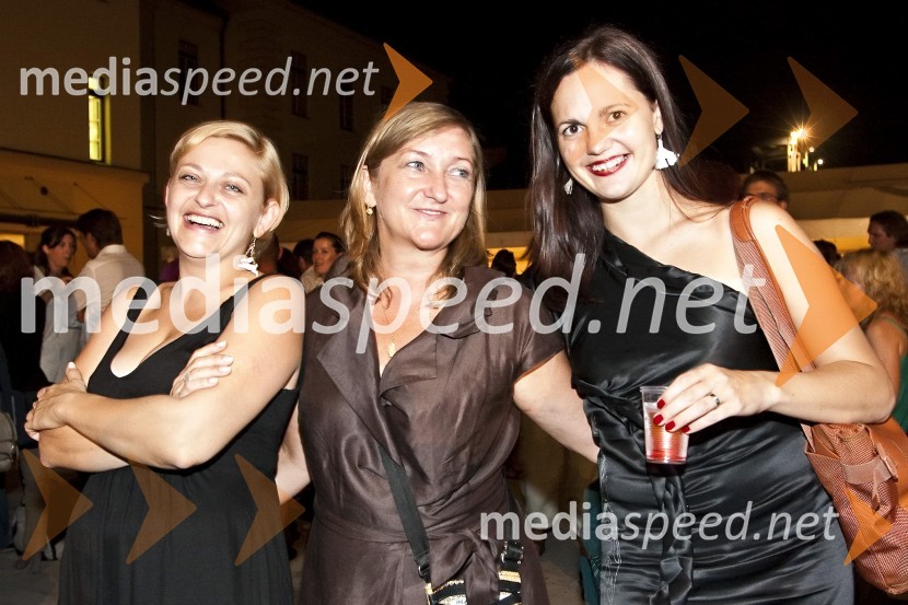 Mojca Jug, Nevenka Koprivšek, umetniška direktorica Festivala Mladi levi in Tamara Bračič Vidmar, služba za stike z javnostmi Festivala Mladi leviOtvoritev festivala Mladi levi 2009