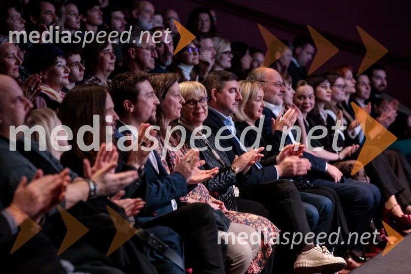  Urška Djukić, režiserka; dr. Nataša Pirc Musar, predsednica Republike Slovenije; dr. Aleš Musar, lastnik Ruske dačeKaj ti je deklica, premiera filma scenaristke in režiserke Urške Djukić