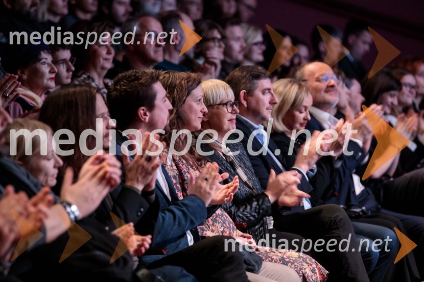  Urška Djukić, režiserka; dr. Nataša Pirc Musar, predsednica Republike Slovenije; dr. Aleš Musar, lastnik Ruske dačeKaj ti je deklica, premiera filma scenaristke in režiserke Urške Djukić