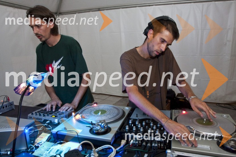 DJ-a otvoritvene zabaveOtvoritev festivala Mladi levi 2009