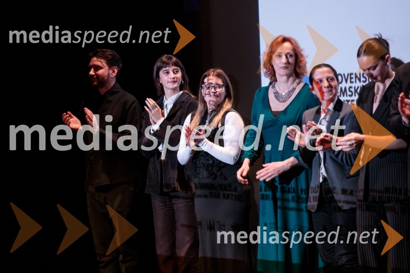  ... ;  Staša Popović, igralka;  ... ;  Saša  Pavček, igralka, Predsednica združenja dramskih umetnikov Slovenije, prejemnica Borštnikovega prstana;  ... ;  Mina Švajger, igralkaKaj ti je deklica, premiera filma scenaristke in režiserke Urške Djukić