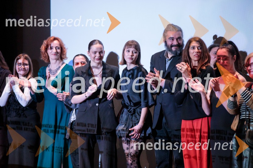  ... ;  Saša  Pavček, igralka, Predsednica združenja dramskih umetnikov Slovenije, prejemnica Borštnikovega prstana;  Mina Švajger, igralka;  Jara Sofija Ostan, igralka;  Vladimir Gojun, filmski montažer;  ... Kaj ti je deklica, premiera filma scenaristke in režiserke Urške Djukić