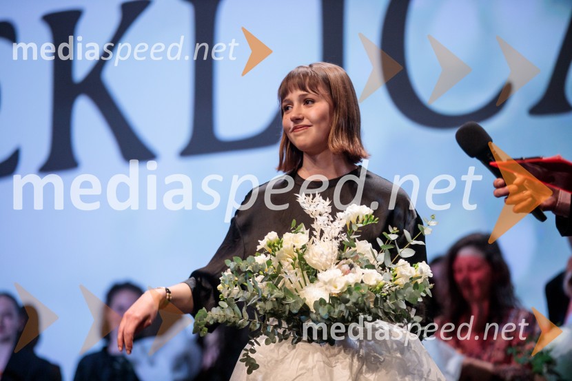  Jara Sofija Ostan, igralkaKaj ti je deklica, premiera filma scenaristke in režiserke Urške Djukić