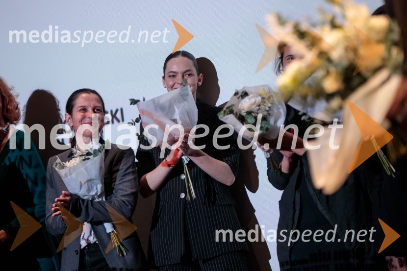  ... ;  Dan Pikalo, scenografKaj ti je deklica, premiera filma scenaristke in režiserke Urške Djukić