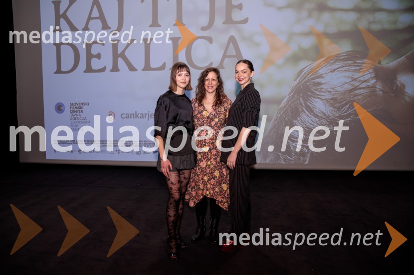  Jara Sofija Ostan, igralka;  Urška Djukić, režiserka;  Mina Švajger, igralkaKaj ti je deklica, premiera filma scenaristke in režiserke Urške Djukić