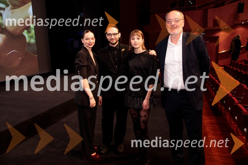  Mina Švajger, igralka;  Lev Predan Kowarski, direktor fotografije;  Jara Sofija Ostan, igralka;  Jožko Rutar, filmski producentKaj ti je deklica, premiera filma scenaristke in režiserke Urške Djukić