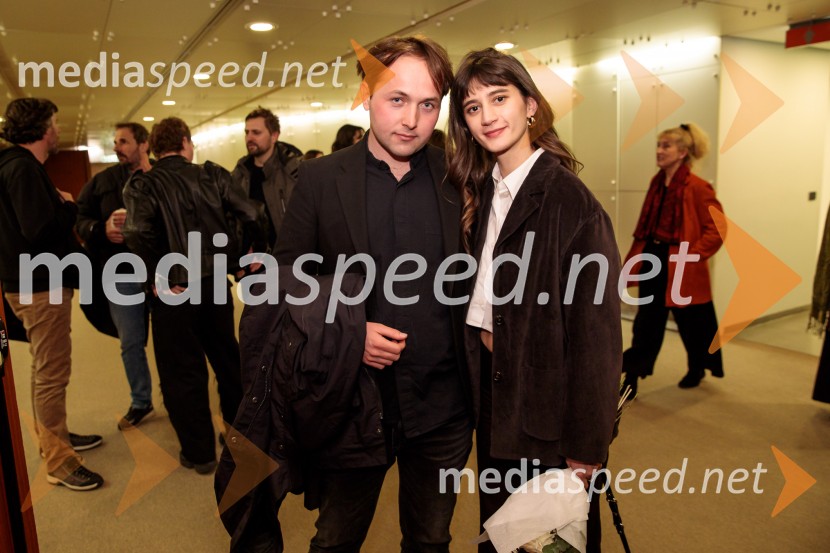  Aleksander Pozvek, imitator in novinar;  Staša Popović, igralkaKaj ti je deklica, premiera filma scenaristke in režiserke Urške Djukić