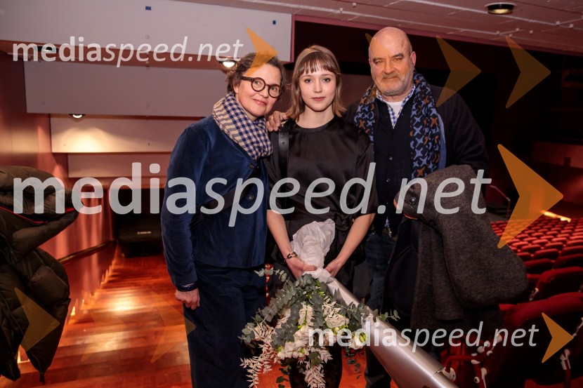  ... ;  Jara Sofija Ostan, igralka;  ... Kaj ti je deklica, premiera filma scenaristke in režiserke Urške Djukić