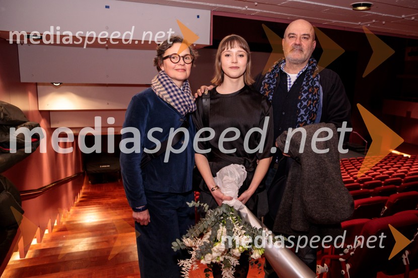  ... ;  Jara Sofija Ostan, igralka;  ... Kaj ti je deklica, premiera filma scenaristke in režiserke Urške Djukić