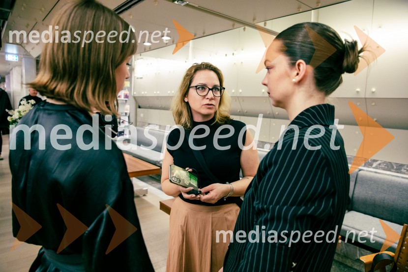  ... ;  Mina Švajger, igralkaKaj ti je deklica, premiera filma scenaristke in režiserke Urške Djukić