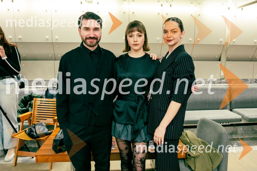  Saša Tabaković, igralec, nekdanji poslanec SMC;  Jara Sofija Ostan, igralka;  Mina Švajger, igralkaKaj ti je deklica, premiera filma scenaristke in režiserke Urške Djukić