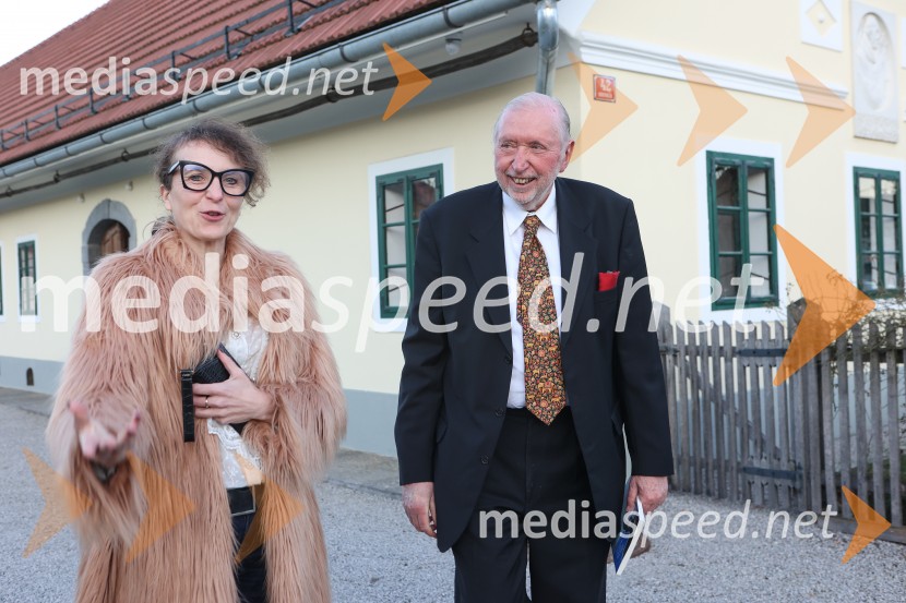  Polona Lovšin, vodja komunikacij, Riko d.o.o.;  Dimitrij Rupel, politikIskrivo v živo: dr. Dimitrij Rupel gost v skednju Škrabčeve domačije