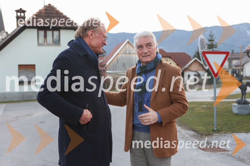  Janez  Škrabec, direktor Riko d.o.o.;  ... Iskrivo v živo: dr. Dimitrij Rupel gost v skednju Škrabčeve domačije