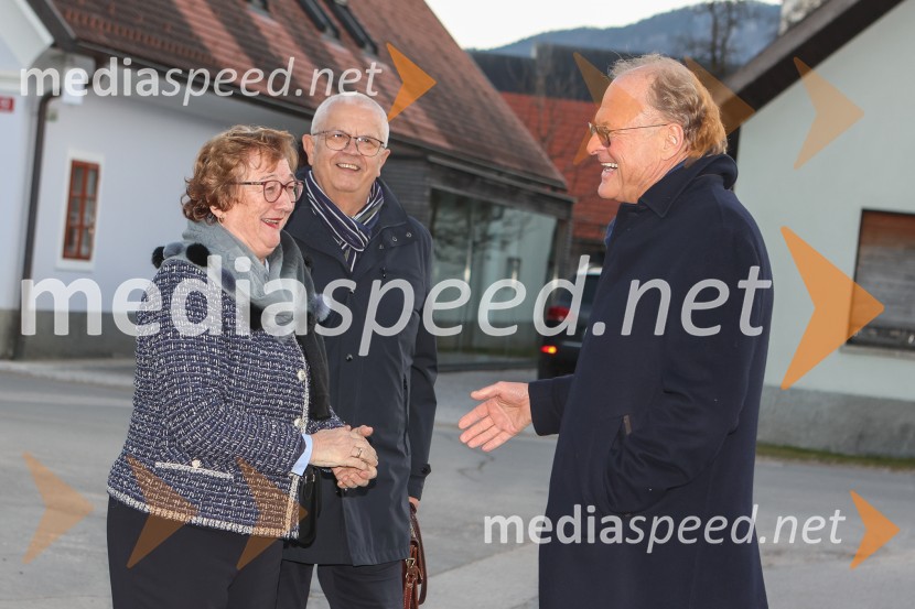  ... ;  ... ;  Janez  Škrabec, direktor Riko d.o.o.Iskrivo v živo: dr. Dimitrij Rupel gost v skednju Škrabčeve domačije