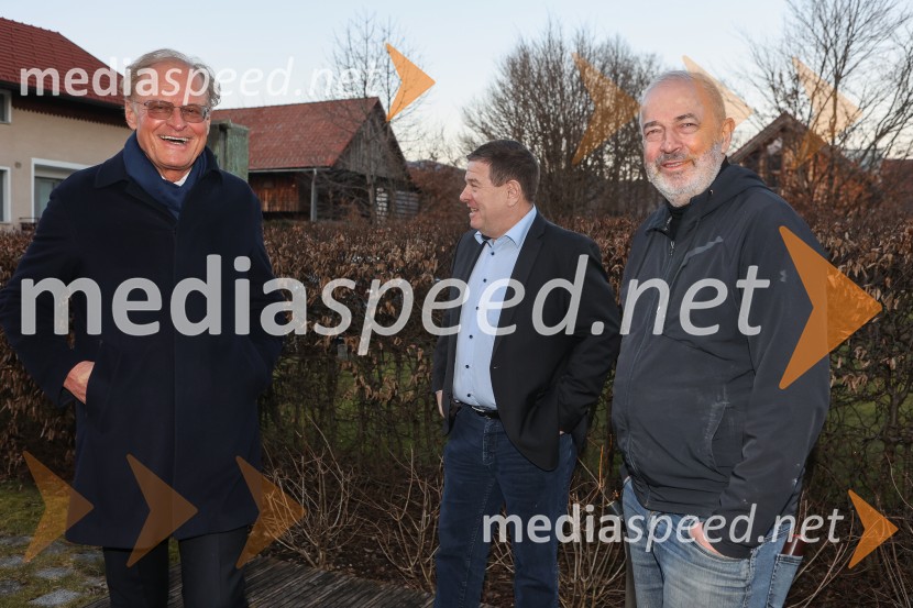  Janez  Škrabec, direktor Riko d.o.o.;  Peter  Frankl, glavni urednik in direktor Časnika Finance;  ... Iskrivo v živo: dr. Dimitrij Rupel gost v skednju Škrabčeve domačije